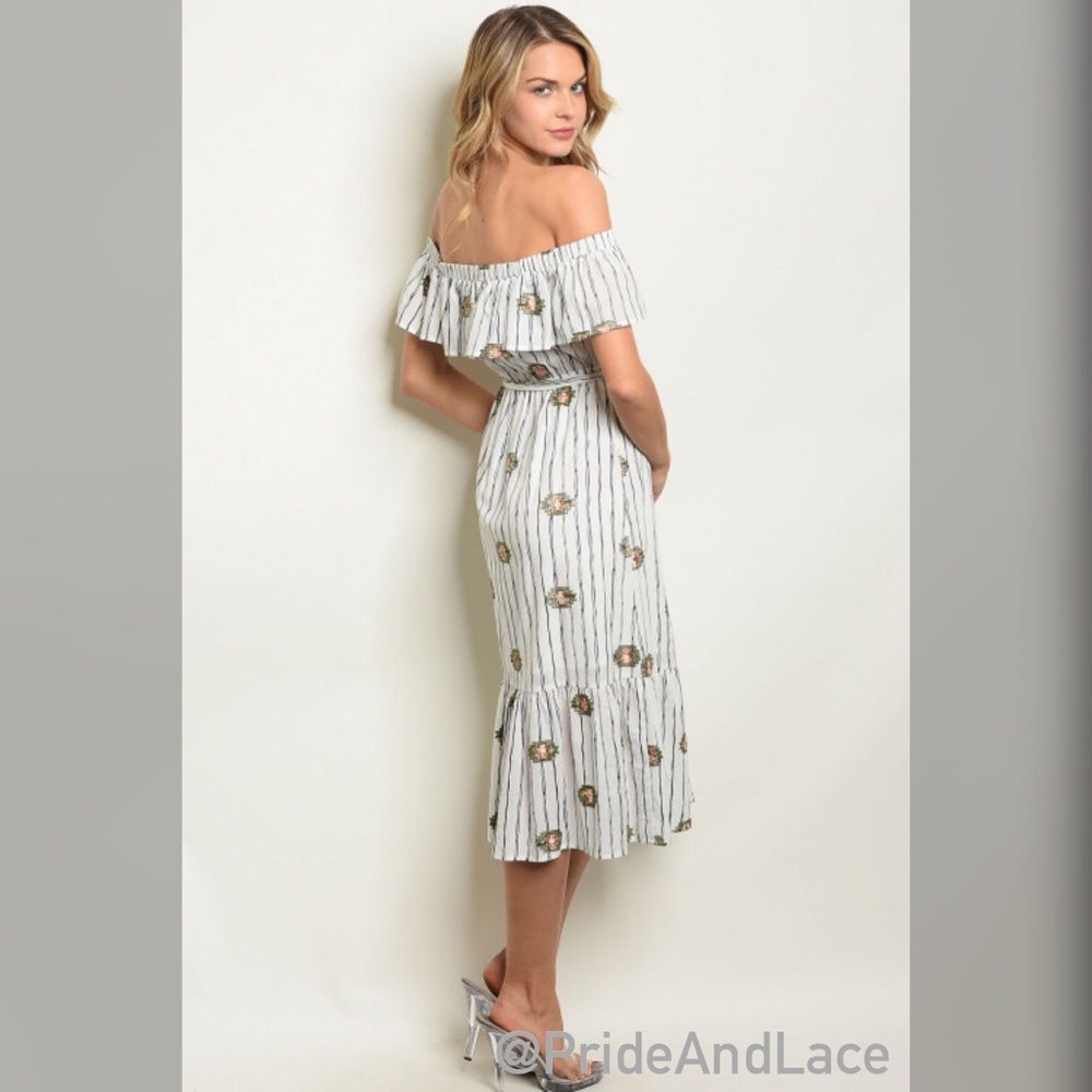 LAST 2️⃣ 🌻Off White/Navy Stripe Dress🌻 - Picture 2 of 3